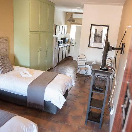 Melrose Place Guestrooms Почефструм Екстер'єр фото